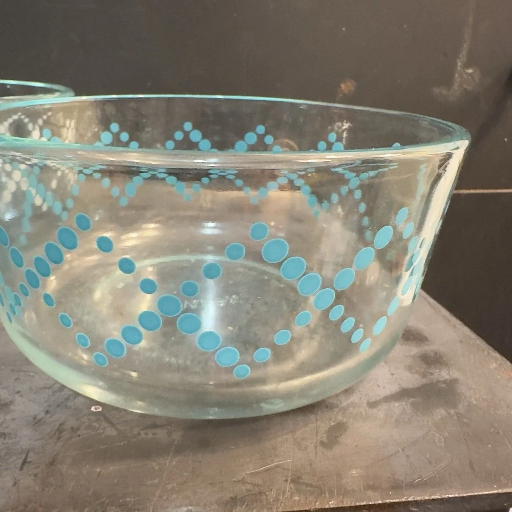 Set Of 2 Pyrex 1 Qt Bowl Aqua Blue White Diamond Dots Pattern Retro Kitchen 7201